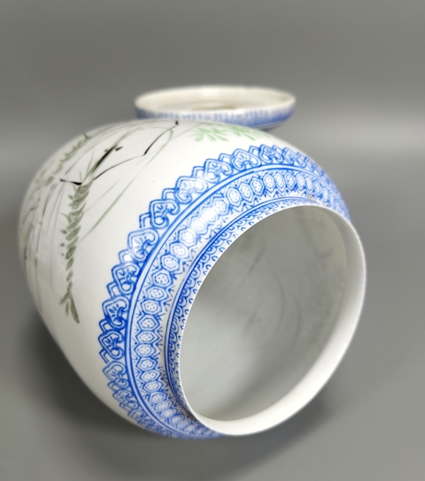 古玩陶瓷粉彩蝦趣圖燈瓶真品鑒賞圖