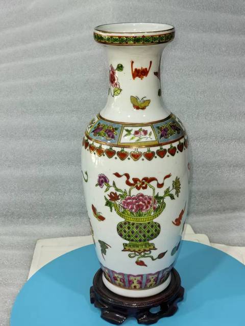 古玩陶瓷粉彩提藍花紋瓶拍賣，當前價格988元
