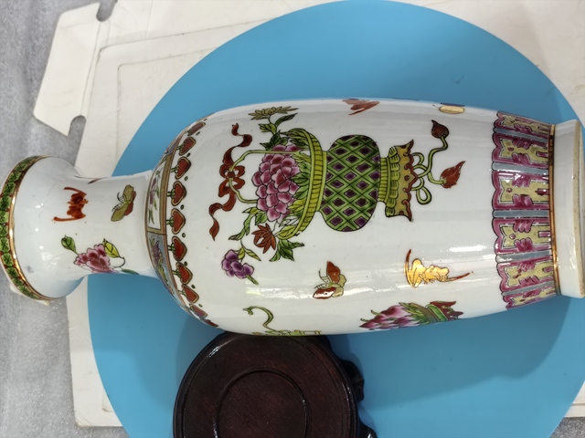 古玩陶瓷粉彩提藍花紋瓶拍賣，當前價格988元
