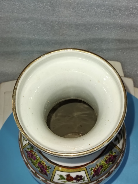 古玩陶瓷粉彩提藍花紋瓶拍賣，當前價格988元