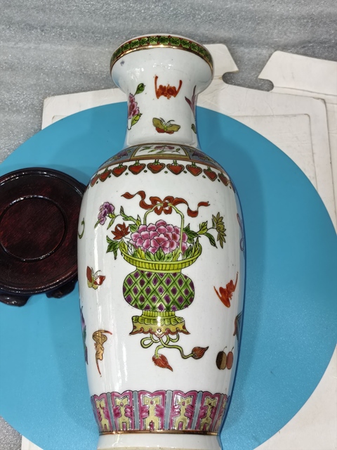 古玩陶瓷粉彩提藍花紋瓶拍賣，當前價格988元