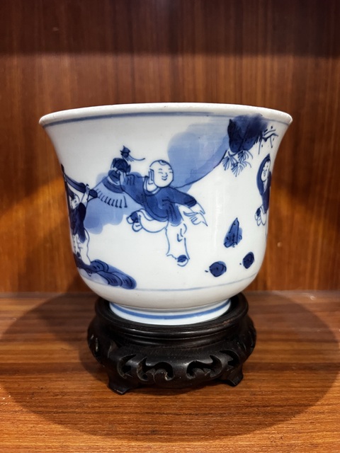 古玩陶瓷嬰戲紋青花杯真品鑒賞圖