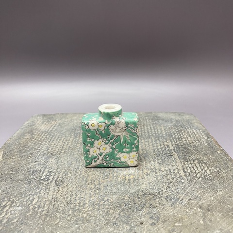 古玩陶瓷花鳥紋鼻煙壺真品鑒賞圖