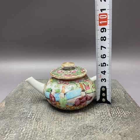 古玩陶瓷人物花蝶紋廣彩執(zhí)壺真品鑒賞圖