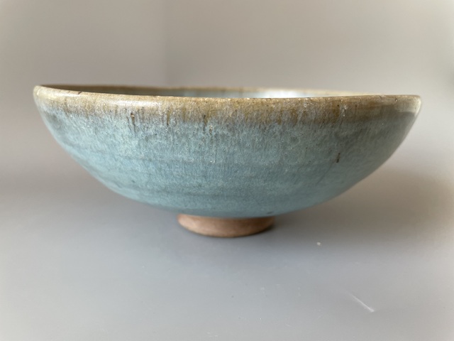 古玩陶瓷金元鈞窯天藍(lán)釉紫斑大碗拍賣(mài)，當(dāng)前價(jià)格5800元