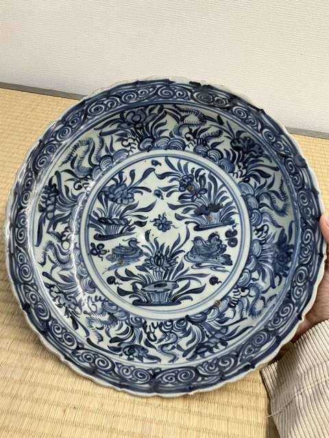 古玩陶瓷明天順青花荷塘鴛鴦圖花口盤真品鑒賞圖