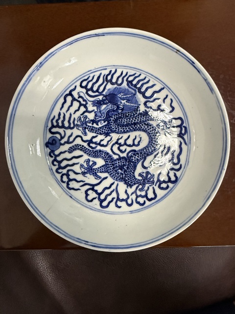 古玩陶瓷龍紋青花盤真品鑒賞圖
