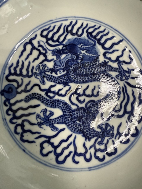 古玩陶瓷龍紋青花盤真品鑒賞圖