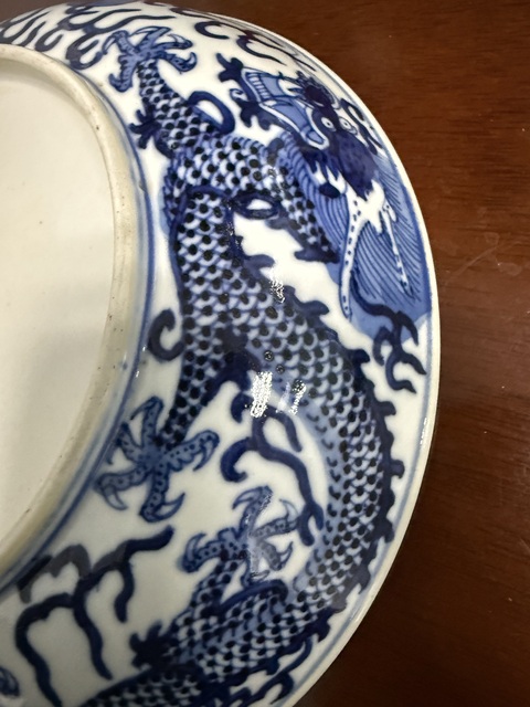 古玩陶瓷龍紋青花盤真品鑒賞圖