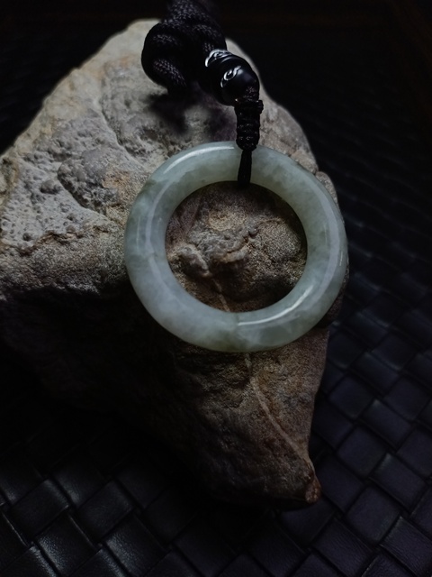 古玩玉器（放漏）清代天然翡翠雕“素紋環”1拍賣，當前價格800元