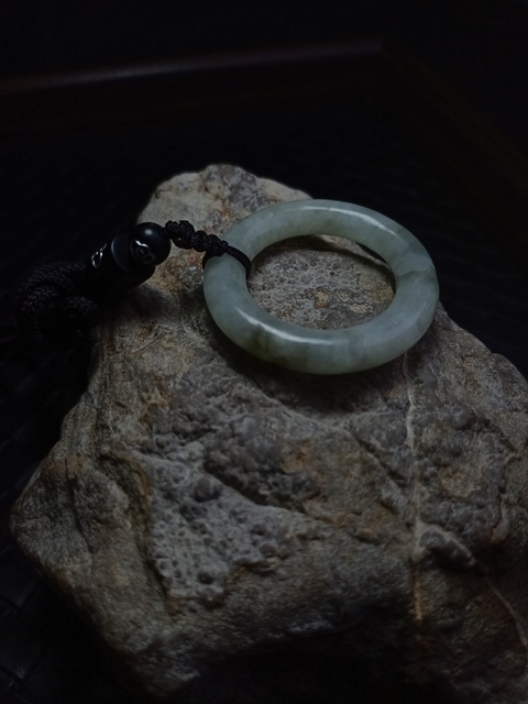 古玩玉器（放漏）清代天然翡翠雕“素紋環”1拍賣，當前價格800元