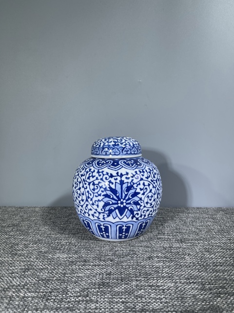 古玩陶瓷青花纏枝花卉紋蓋罐真品鑒賞圖
