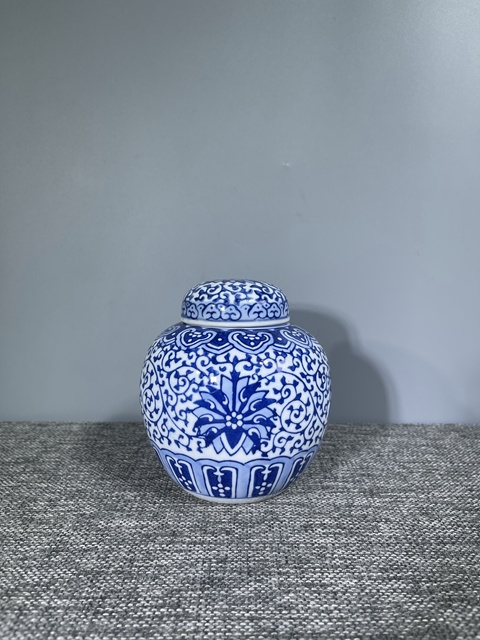古玩陶瓷青花纏枝花卉紋蓋罐真品鑒賞圖
