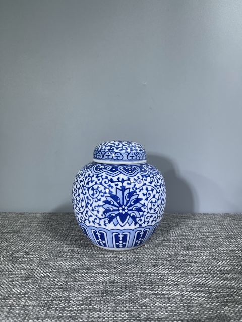 古玩陶瓷青花纏枝花卉紋蓋罐真品鑒賞圖