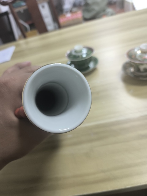 古玩陶瓷民國解放初·廣彩徽章紋雙耳瓶 真品鑒賞圖