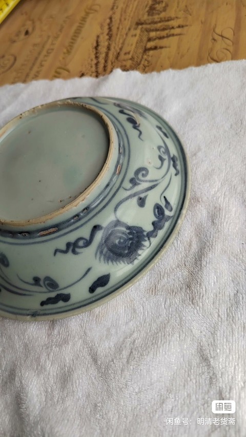 古玩陶瓷飄帶繡球獅子紋青花盤真品鑒賞圖