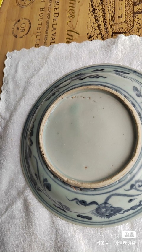 古玩陶瓷飄帶繡球獅子紋青花盤真品鑒賞圖