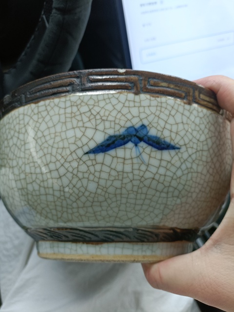 古玩陶瓷哥釉青花花鳥紋墩式碗真品鑒賞圖