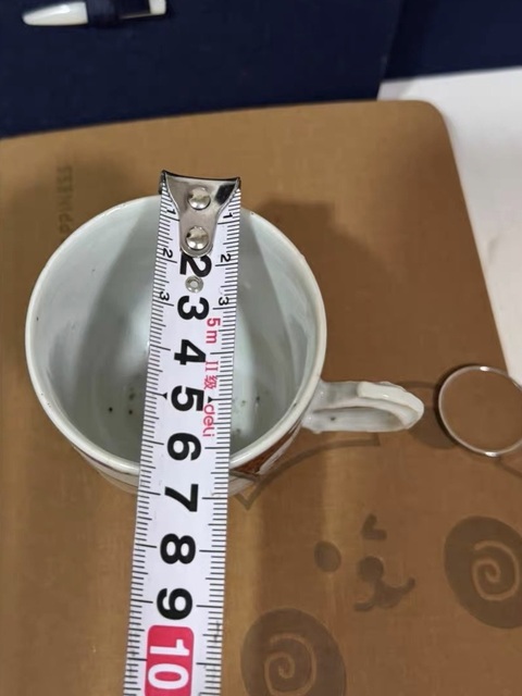 古玩陶瓷人物紋廣彩執(zhí)杯真品鑒賞圖
