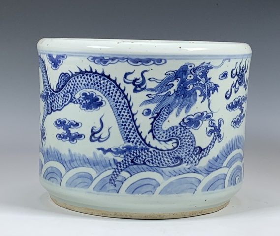 古玩陶瓷青花趕珠龍紋香爐真品鑒賞圖