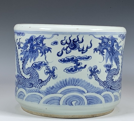 古玩陶瓷青花趕珠龍紋香爐真品鑒賞圖