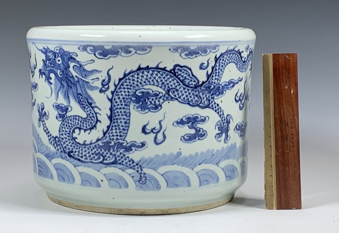 古玩陶瓷青花趕珠龍紋香爐真品鑒賞圖