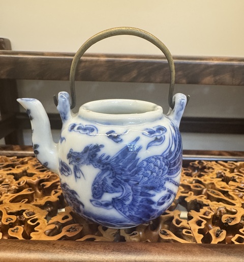 古玩陶瓷青花龍鳳紋提梁壺真品鑒賞圖