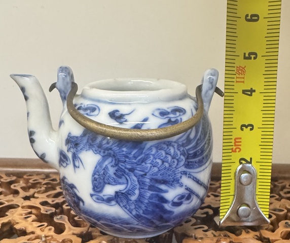 古玩陶瓷青花龍鳳紋提梁壺真品鑒賞圖