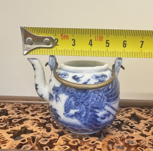 古玩陶瓷青花龍鳳紋提梁壺真品鑒賞圖