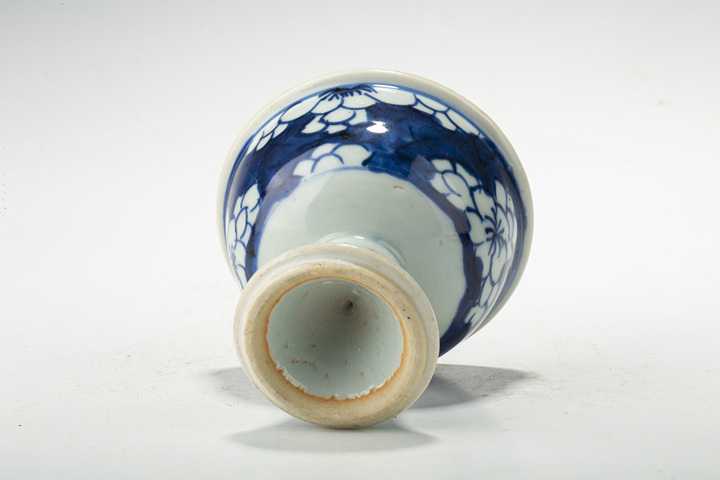 古玩陶瓷清康熙·青花留白冰梅紋高足杯拍賣,當前價格5800元