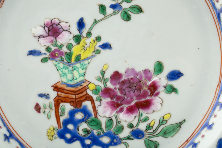 古玩陶瓷清雍乾·粉彩花卉紋折沿盤真品鑒賞圖
