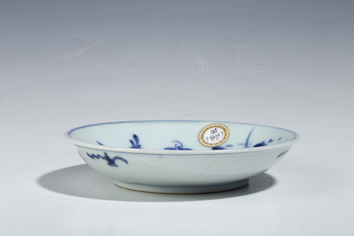古玩陶瓷清中早·青花蝶戀花紋小盤拍賣，當前價格216元