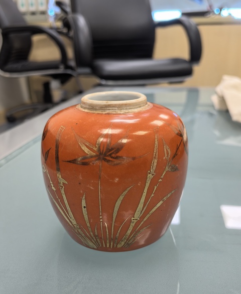 古玩陶瓷清晚期 珊瑚紅描金小罐真品鑒賞圖