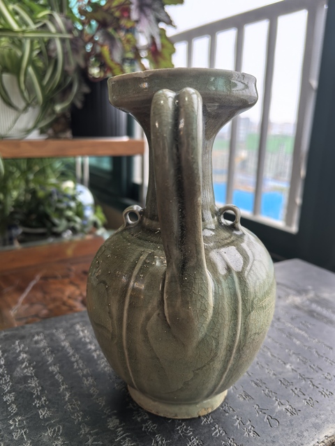古玩陶瓷龍泉青瓷刻花執(zhí)壺真品鑒賞圖