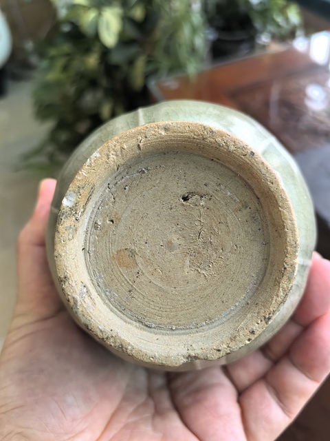 古玩陶瓷龍泉青瓷刻花執(zhí)壺真品鑒賞圖