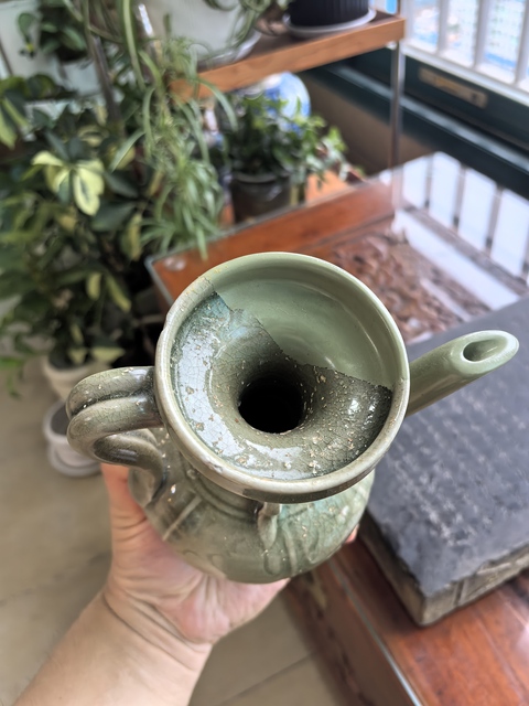 古玩陶瓷龍泉青瓷刻花執(zhí)壺真品鑒賞圖