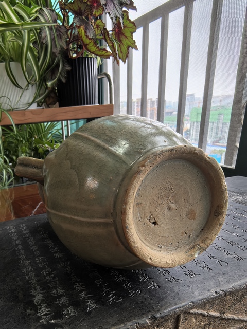 古玩陶瓷龍泉青瓷刻花執(zhí)壺真品鑒賞圖