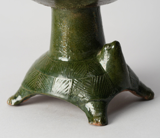 古玩陶瓷漢綠釉龜形燭臺(tái)真品鑒賞圖