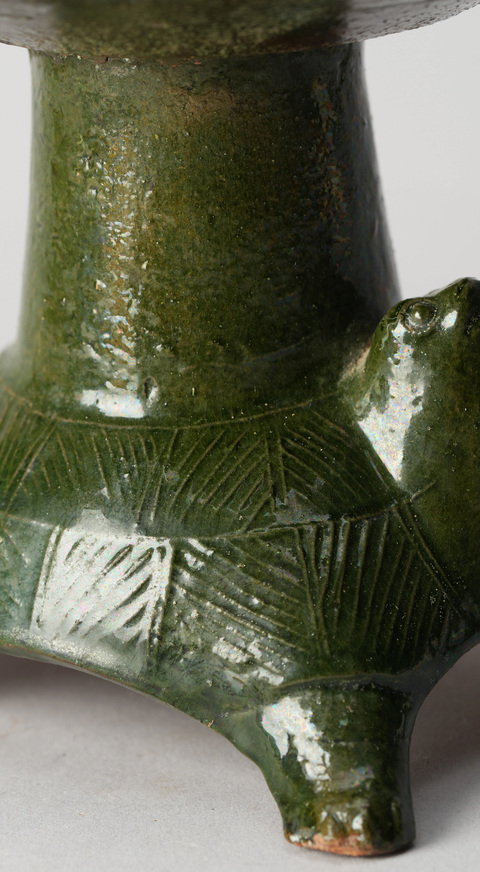 古玩陶瓷漢綠釉龜形燭臺(tái)真品鑒賞圖