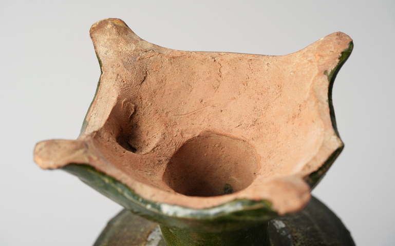 古玩陶瓷漢綠釉龜形燭臺(tái)真品鑒賞圖
