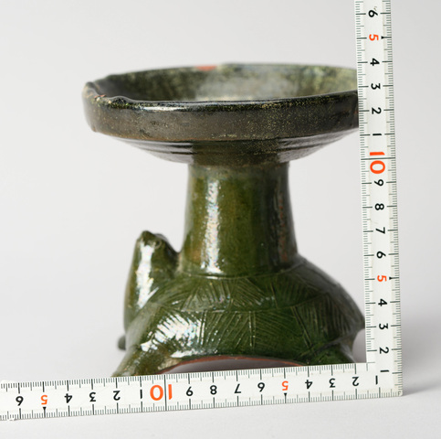 古玩陶瓷漢綠釉龜形燭臺(tái)真品鑒賞圖