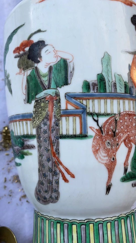 古玩陶瓷五彩瓶真品鑒賞圖