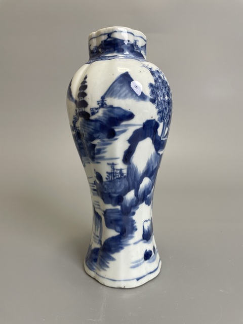 古玩陶瓷青花山水人物紋海棠口瓶真品鑒賞圖