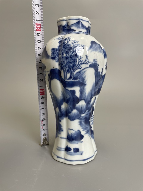古玩陶瓷青花山水人物紋海棠口瓶真品鑒賞圖