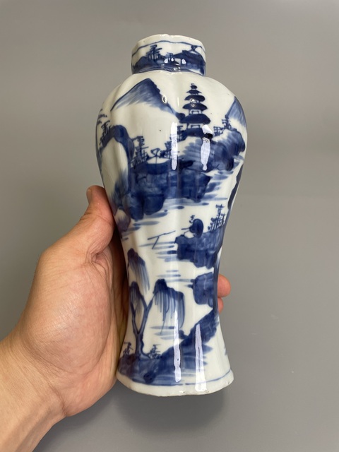 古玩陶瓷青花山水人物紋海棠口瓶真品鑒賞圖