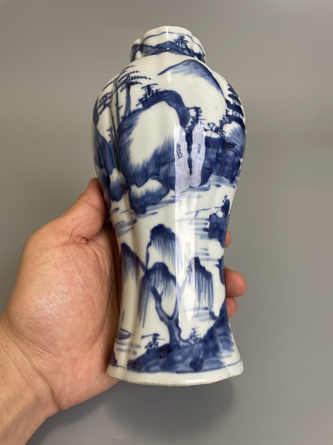 古玩陶瓷青花山水人物紋海棠口瓶真品鑒賞圖
