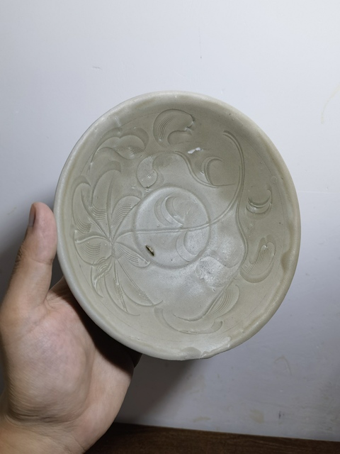 古玩陶瓷龍泉青瓷刻花盤真品鑒賞圖