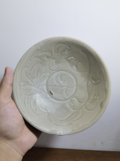 古玩陶瓷龍泉青瓷刻花盤真品鑒賞圖