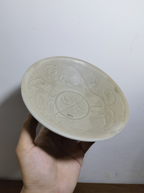 古玩陶瓷龍泉青瓷刻花盤真品鑒賞圖
