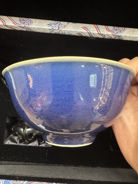 古玩陶瓷清嘉慶霽藍釉碗真品鑒賞圖
